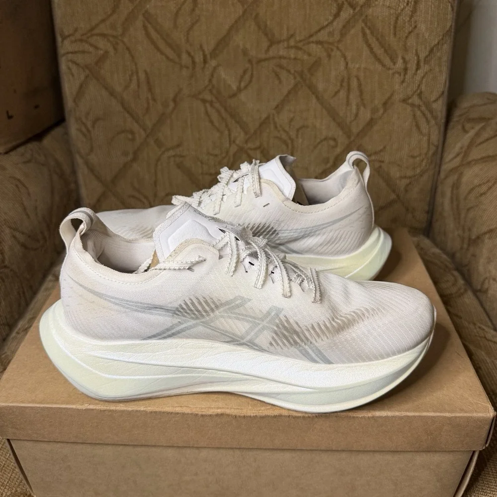 Asics Megablast Men's 7 Women's 8.5 White Gray Athletic Running Walking Shoes
